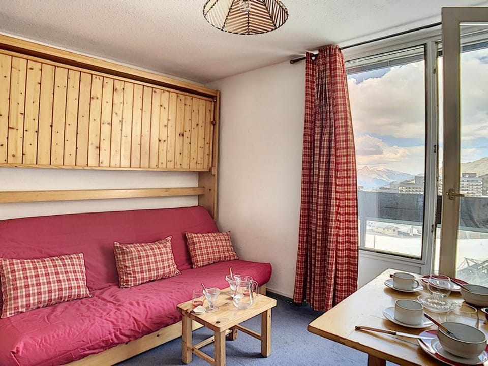 Charmant studio 2 personnes au centre des Menuires - FR-1-344-1029 Apartment in Les Allues