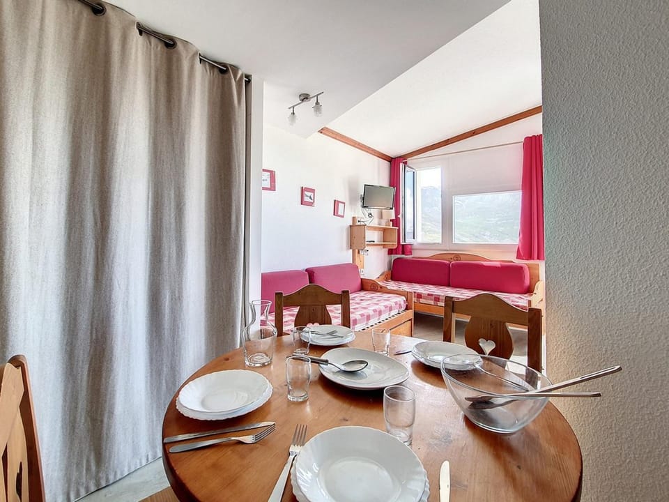 Studio lumineux avec balcon proche des pistes - 4 pers. - FR-1-344-1035 Apartment in Les Allues
