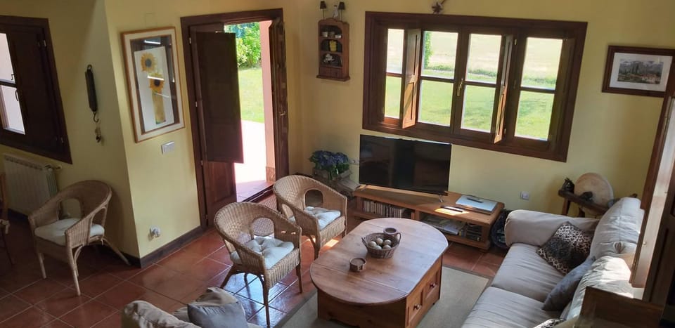 TV and multimedia, Living room, Dining area