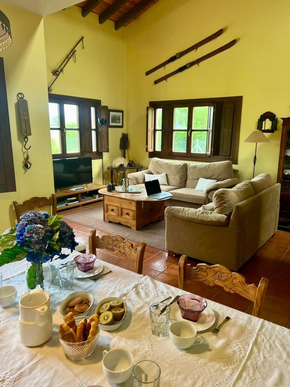 Living room, Dining area