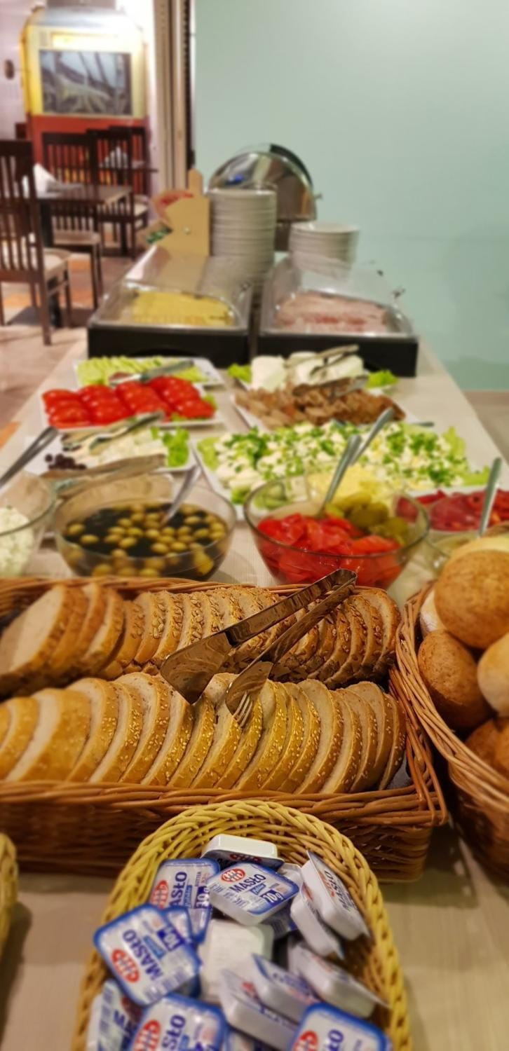 Restaurant/places to eat, Buffet breakfast