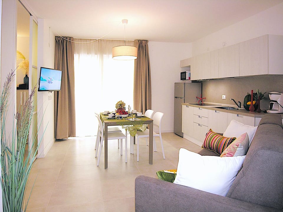 TV and multimedia, Kitchen or kitchenette, Living room, Dining area