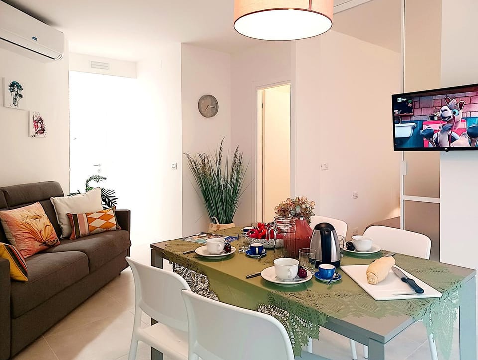 TV and multimedia, Living room, Dining area