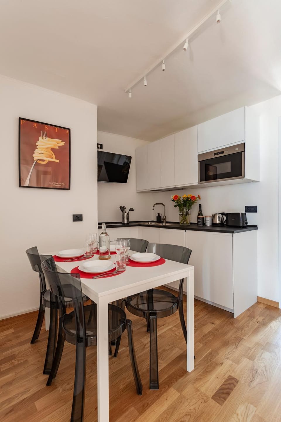 Coffee/tea facilities, Dining area, pet friendly, toaster, kitchen