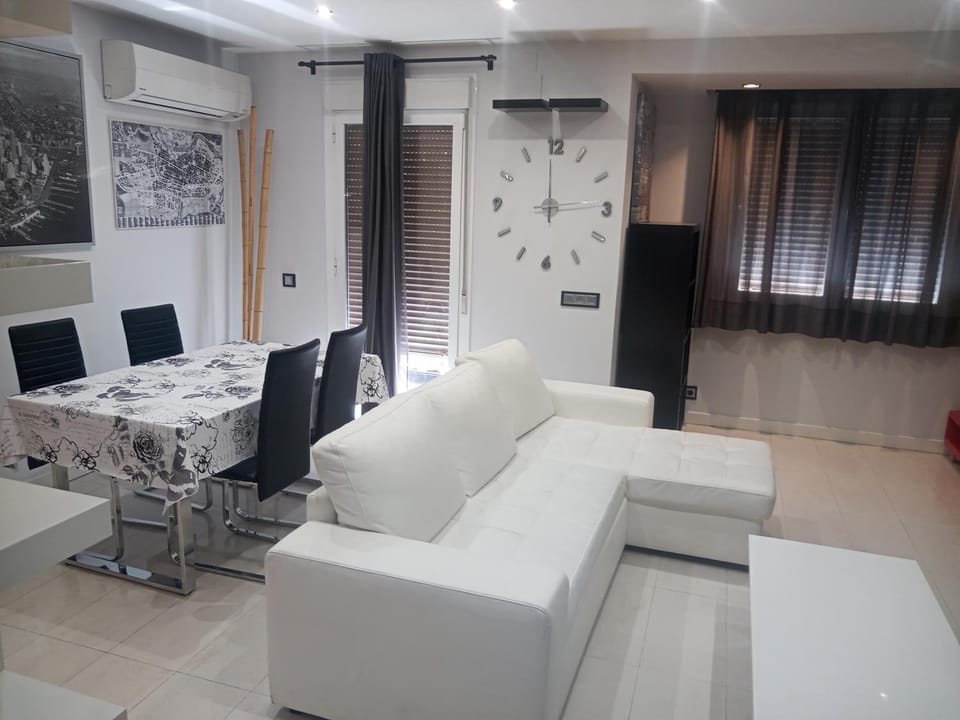 apartamento COLON !!PARKING PRIVADO GRATUITO !! Apartment in Logrono