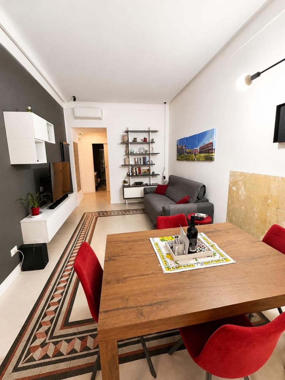 Communal lounge/ TV room, TV and multimedia, Living room, Seating area, Dining area, Evening entertainment