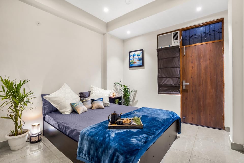 Bed, Photo of the whole room, Bedroom, wardrobe, air conditioner