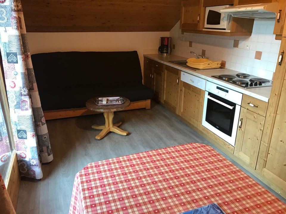 Kitchen or kitchenette, Living room