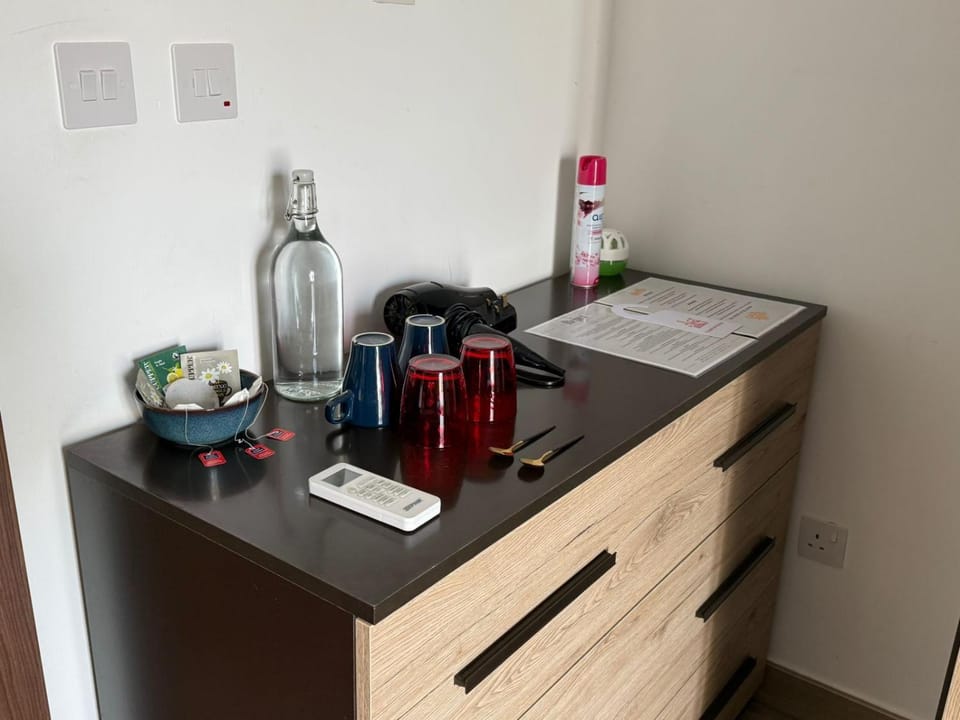 Airport Accommodation Bedroom with Bathroom, balcony, aircondition, self checkIn, 24 hours check-in after 3pm Vacation rental in Malta