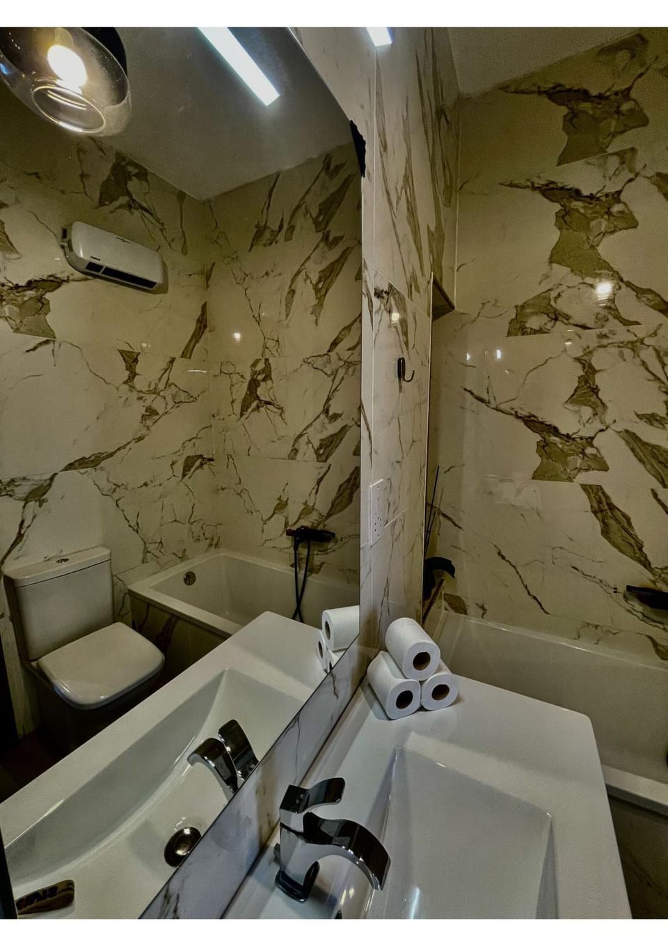 Bathroom, Bath, towels