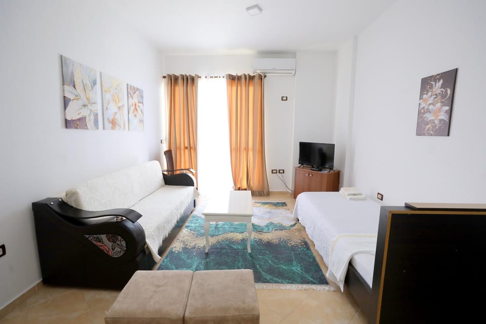 Communal lounge/ TV room, TV and multimedia, Living room, Photo of the whole room, Seating area