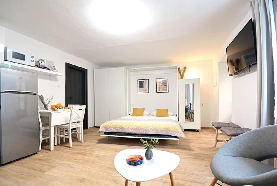 Bed, TV and multimedia