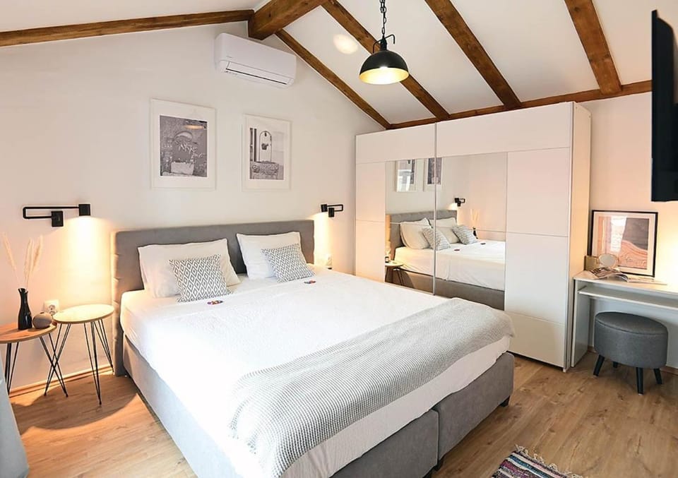 Bed, Bedroom