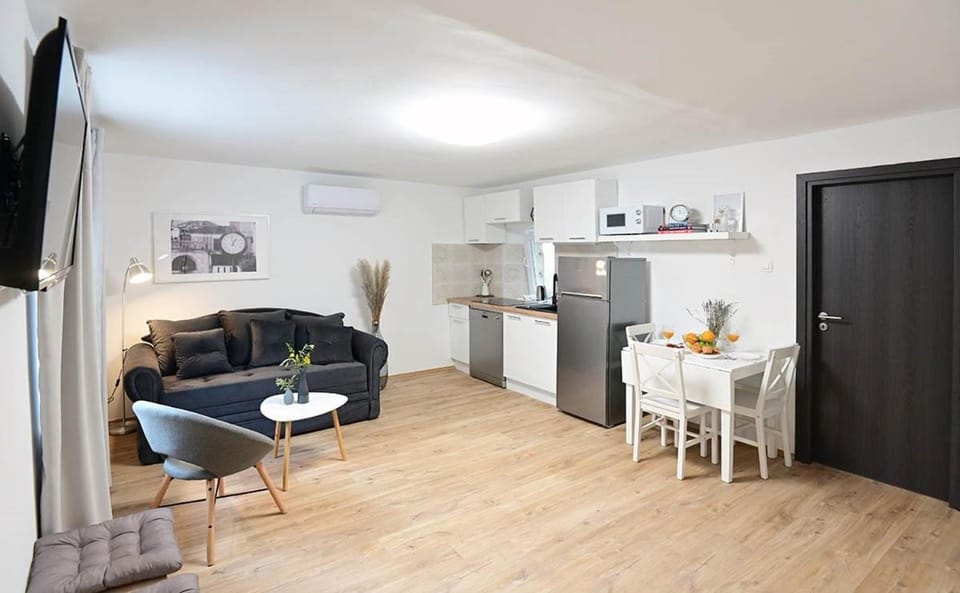 Kitchen or kitchenette, Living room, Seating area