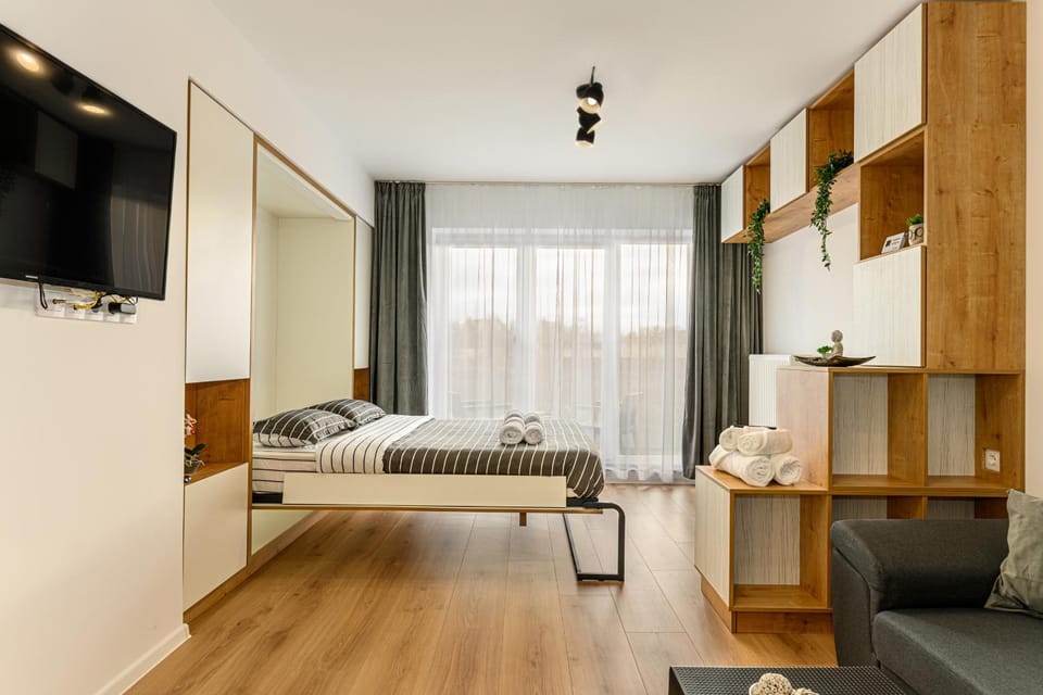Bed, TV and multimedia, Bedroom