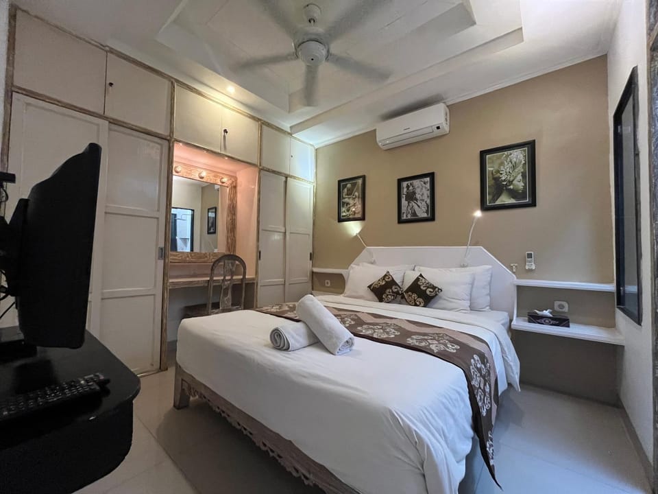 Bed, TV and multimedia, Bedroom, air conditioner