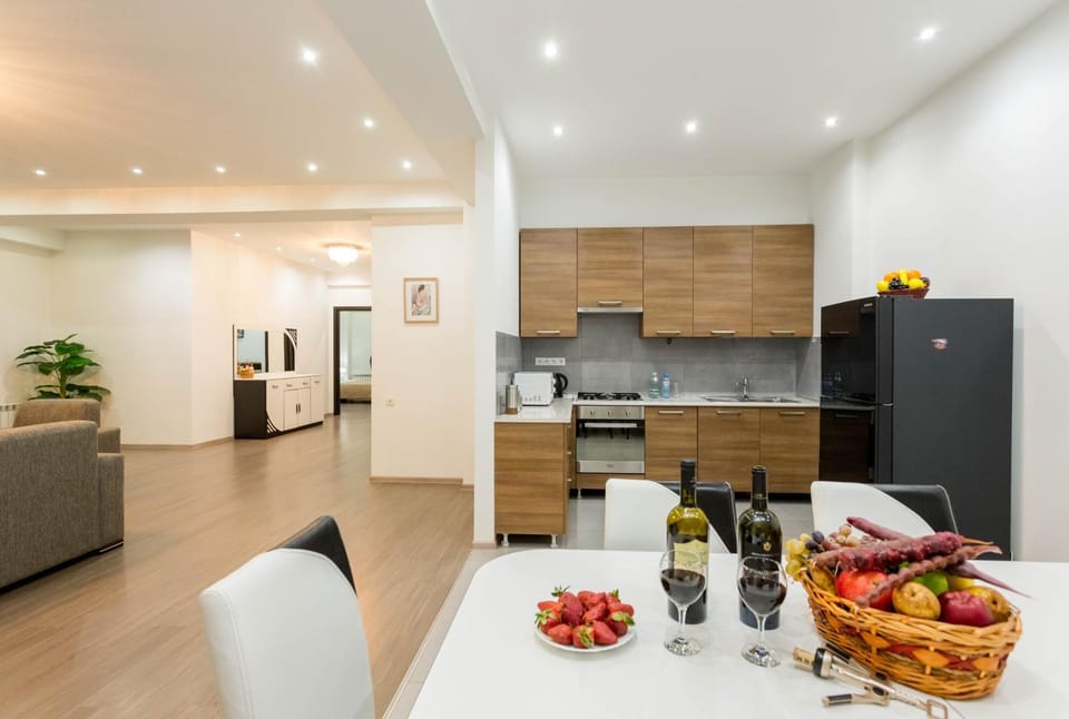 Dining area, Food