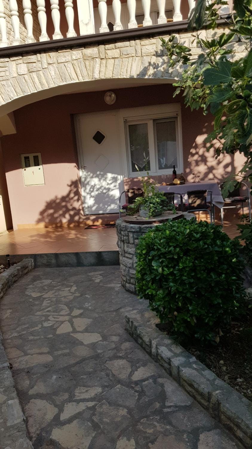 Patio, Facade/entrance