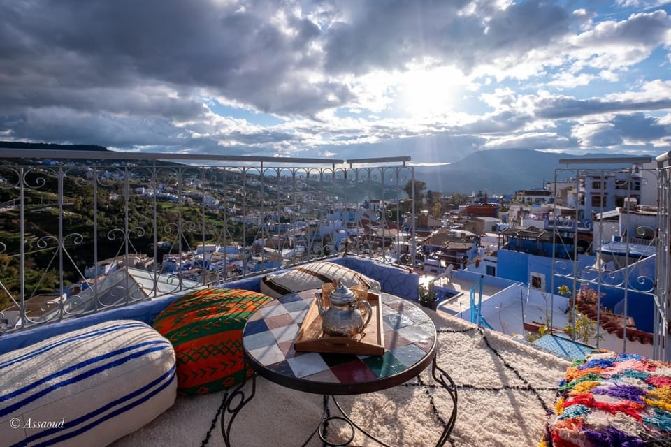 Restaurant/places to eat, Natural landscape, City view
