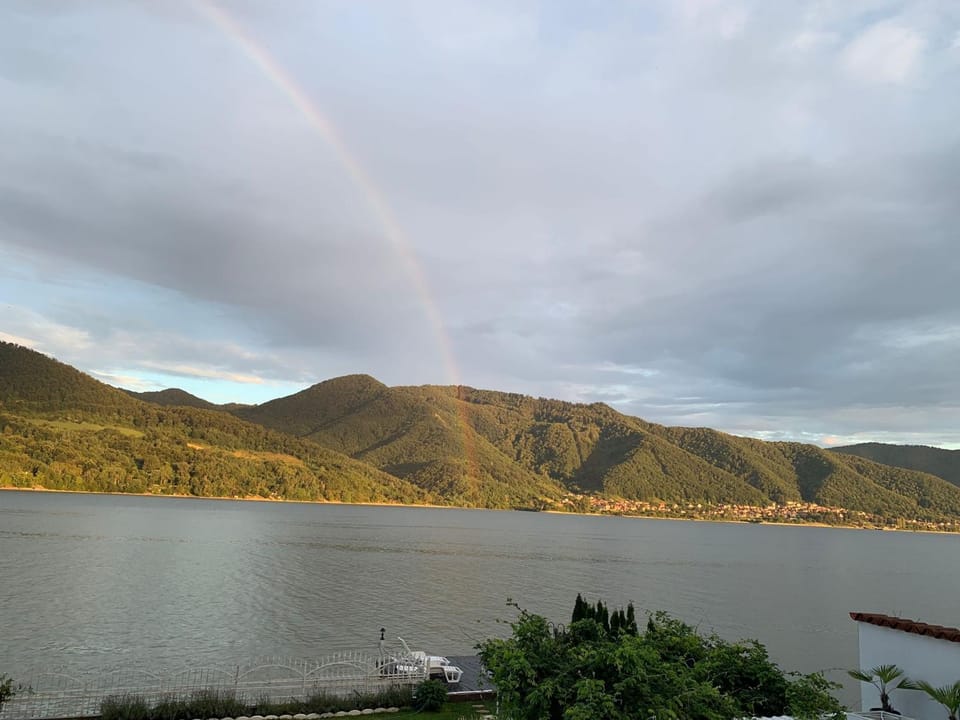 Day, Natural landscape, Lake view