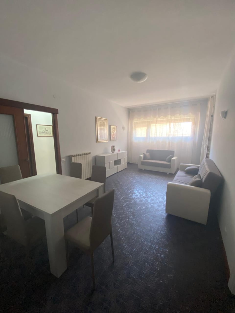 Living room, Photo of the whole room