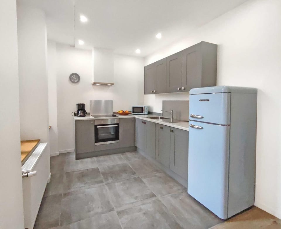 Coffee/tea facilities, dishwasher, minibar, pet friendly, stove