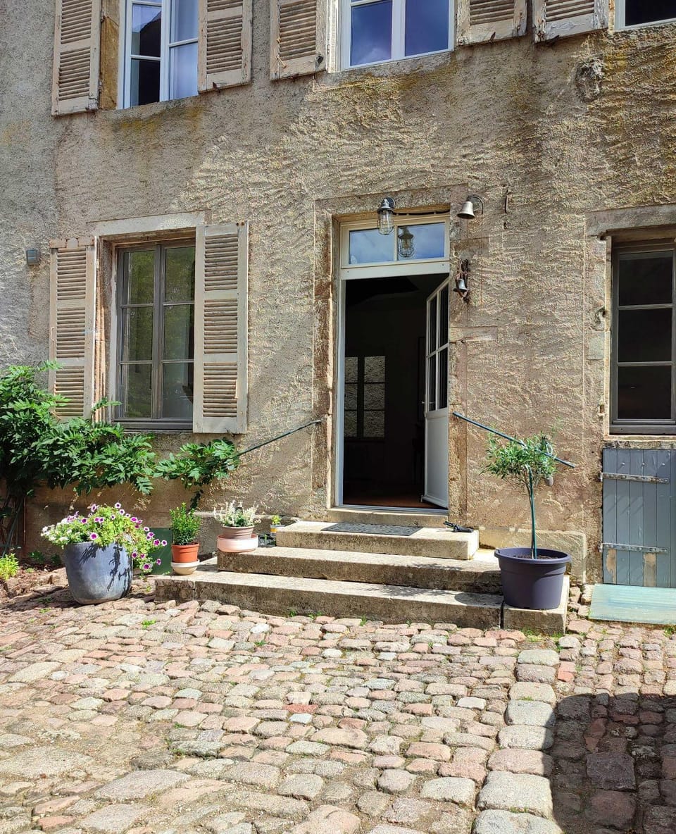 Property building, Facade/entrance