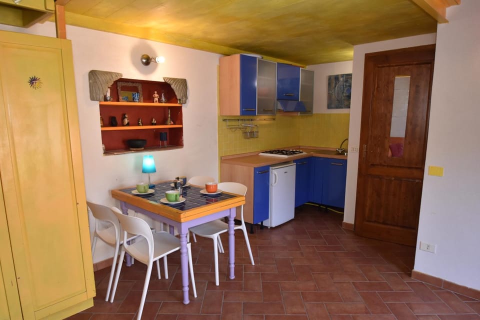 Kitchen or kitchenette, Living room, kitchen