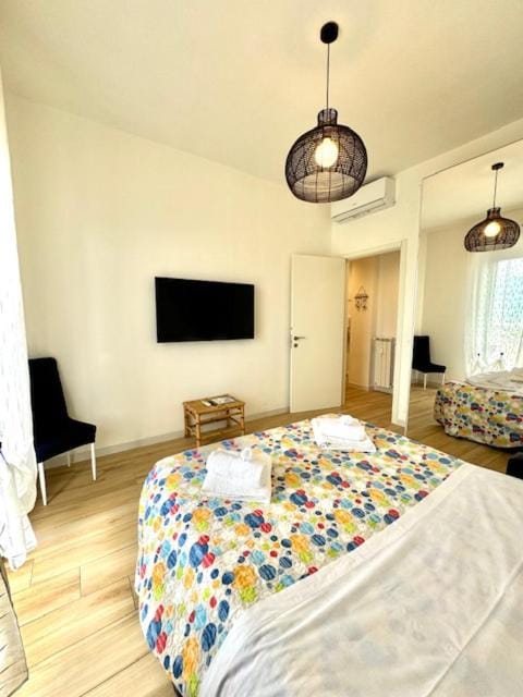 TV and multimedia, Living room, Bedroom, wardrobe, air conditioner