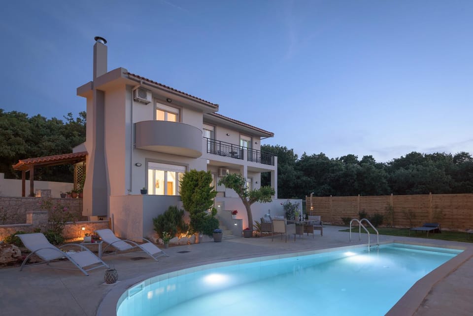 Property building, Patio, Garden, Garden view, Pool view, Swimming pool, sunbed