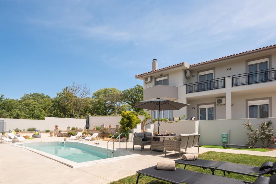 Property building, Patio, Spring, Day, Garden, Garden view, Pool view, Swimming pool, Swimming pool, sunbed