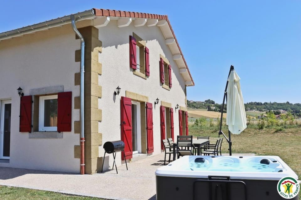 Property building, Balcony/Terrace, Dining area
