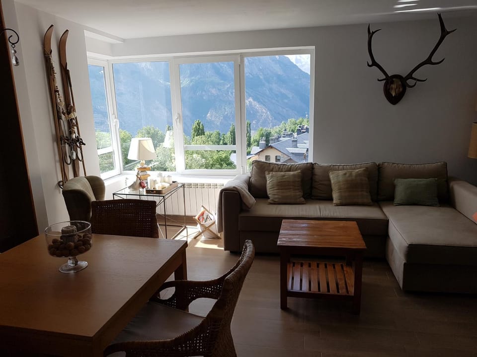 Las mejores vistas del valle. Apartmento 65m.WIFI Apartment in Catalonia