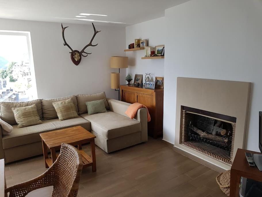Las mejores vistas del valle. Apartmento 65m.WIFI Apartment in Catalonia