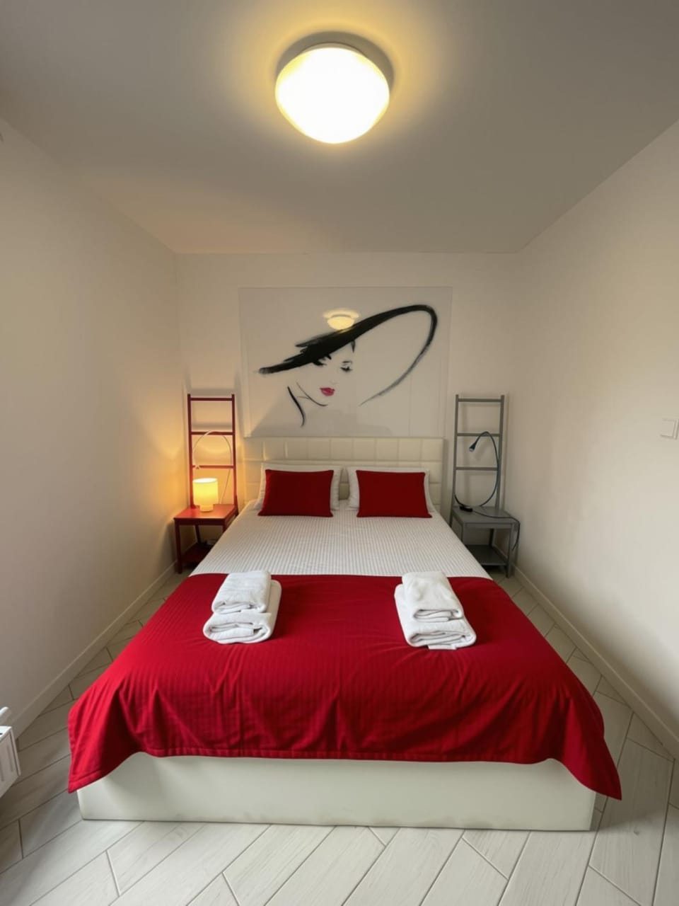Bed, Bedroom, towels