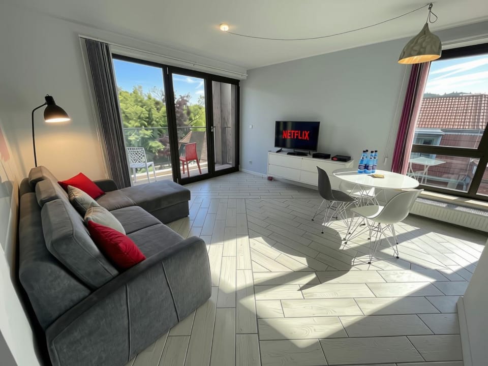 Communal lounge/ TV room, TV and multimedia, Living room, Seating area, Evening entertainment