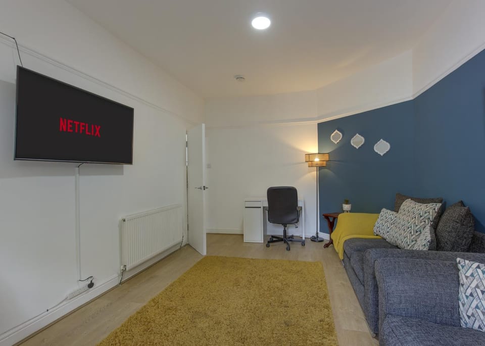 TV and multimedia, Business facilities, Seating area, Dining area, Garden view, Entertainment, locker, locker