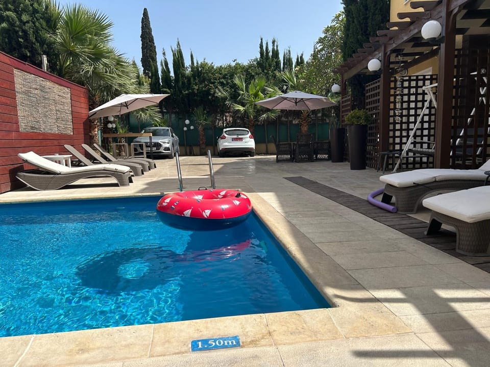 Swimming pool, Parking, sunbed