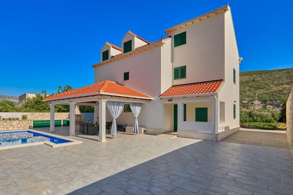 Property building, Swimming pool