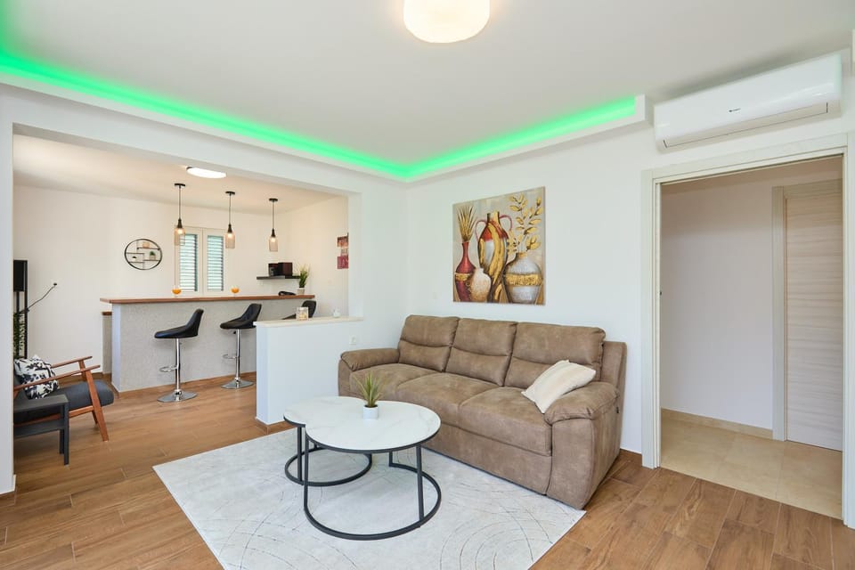 Living room, Lounge or bar