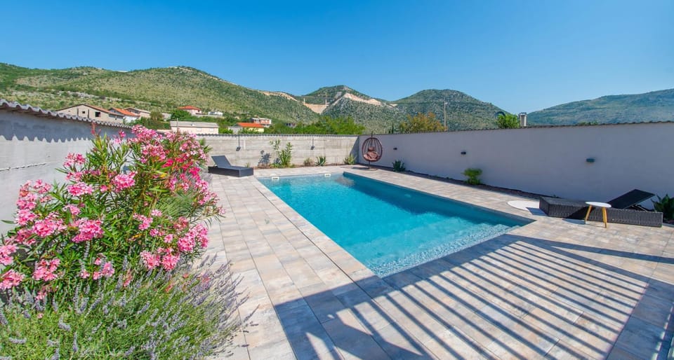 Pool view, Swimming pool