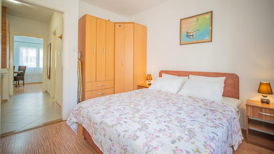 Bedroom, wardrobe