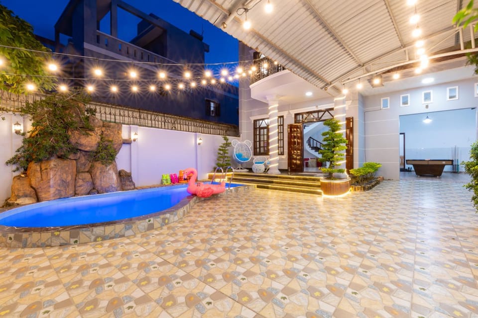 Property building, Restaurant/places to eat, Swimming pool, Breakfast