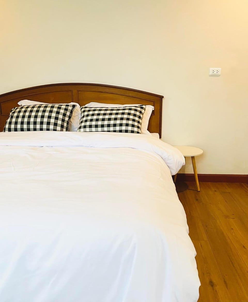 Bed, Photo of the whole room, Bedroom, air conditioner