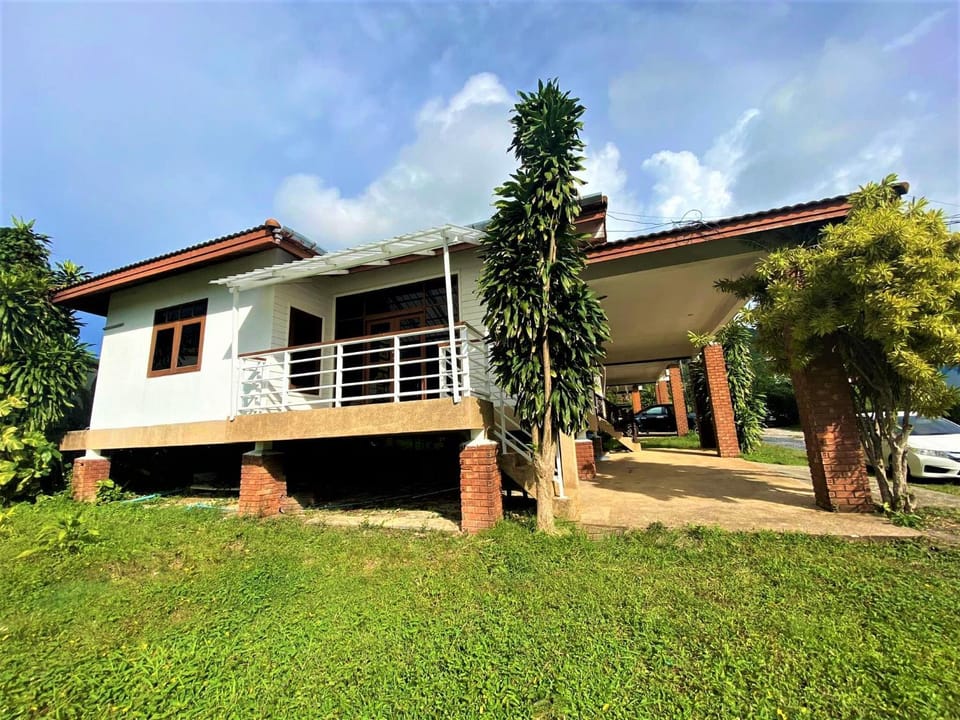 Property building, Day, Garden, Garden view