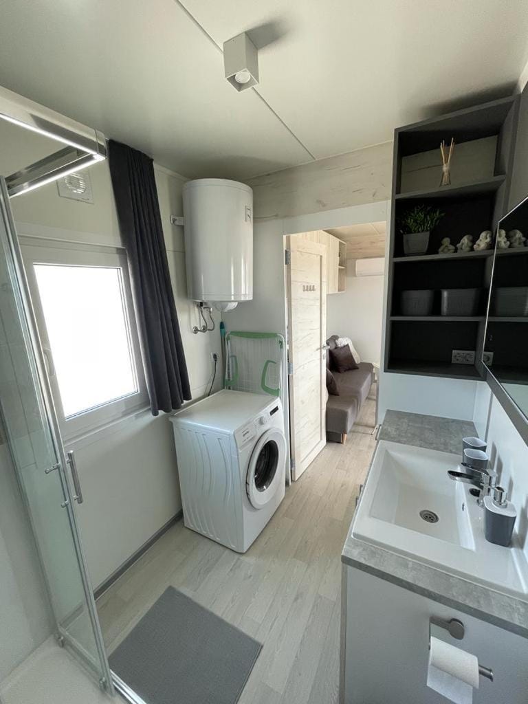 Bathroom, towels, washing machine