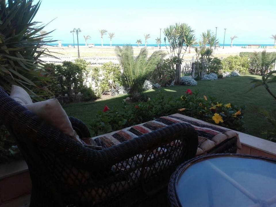 Lazorde bay sea front family chalet first row with garden سيدي عبد الرحمن الساحل الشمالي لازرودي باي Chalet in Egypt