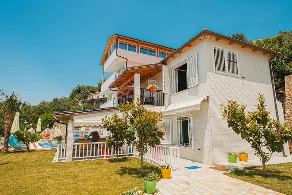 Vila&Apartments Kadare Bed and Breakfast in Vlorë County, Albania