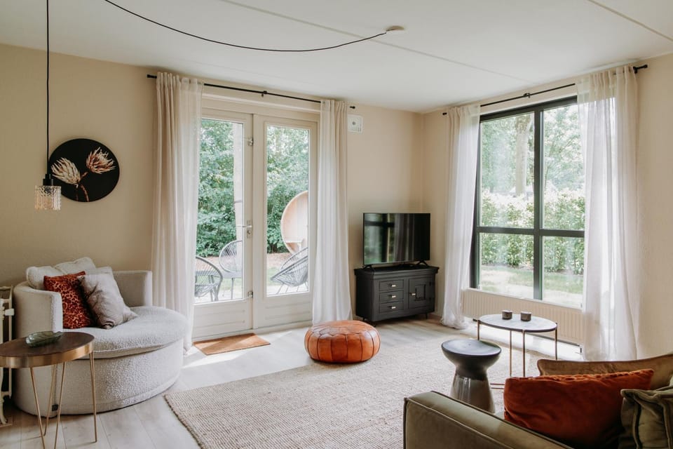 Retro Chic Wellness met hottub & sauna House in Gelderland, Netherlands
