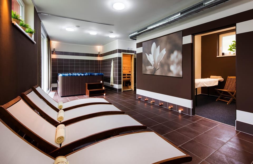Massage, Sauna, Spa and wellness centre/facilities
